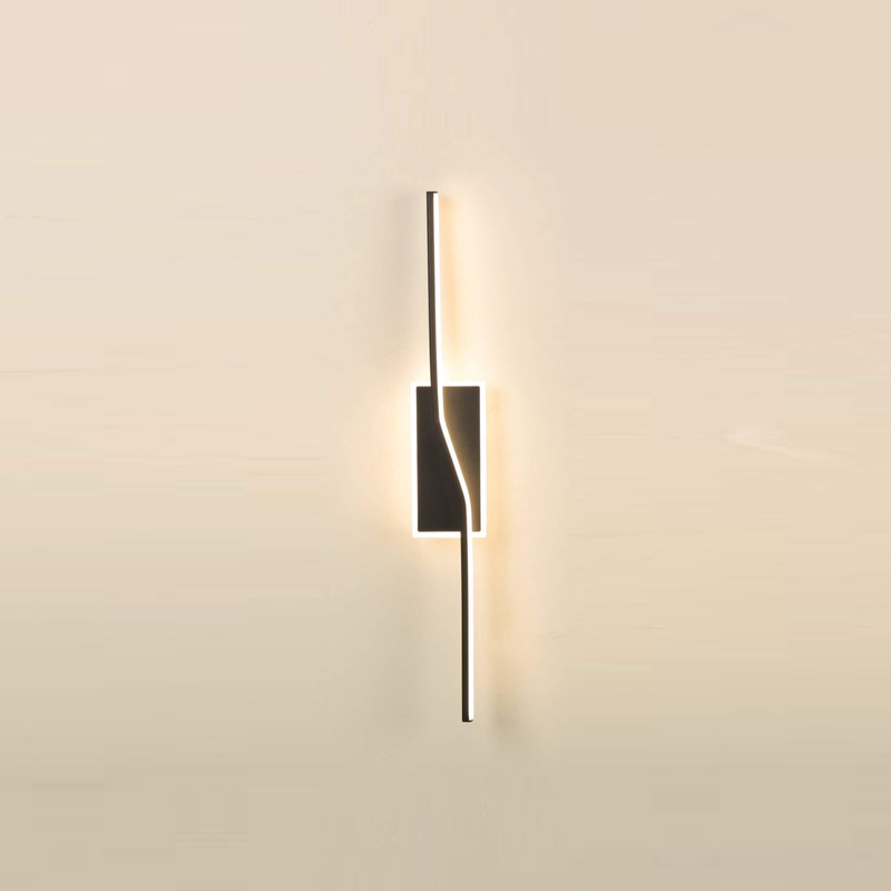 Elegant Linear Wall Lamp