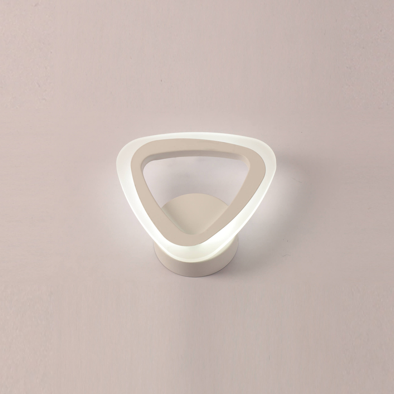 Chic Overhead Lighting: Concentric Rings Elevate the Room's Ambiance