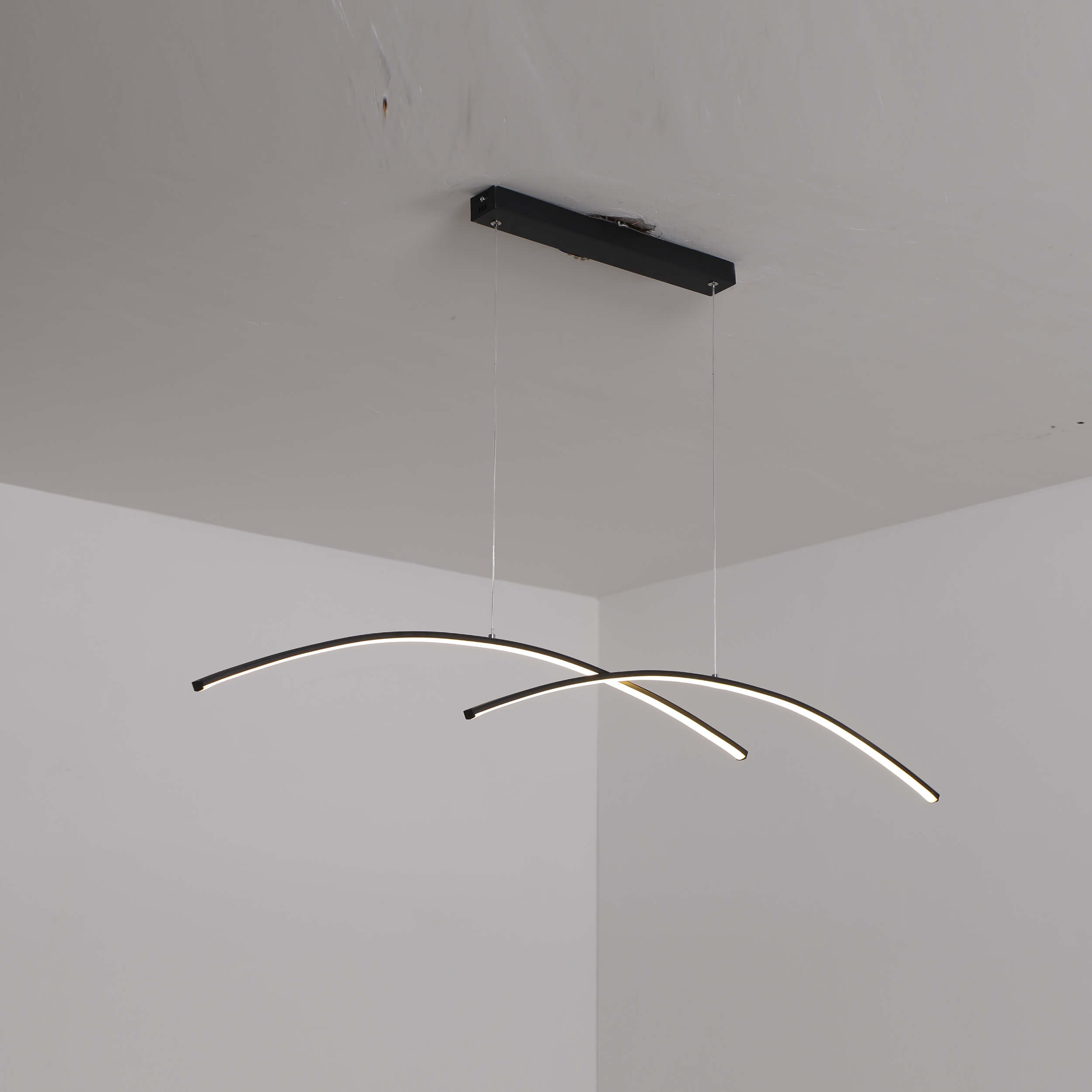 LED Twisted Strip Pendant Lamp