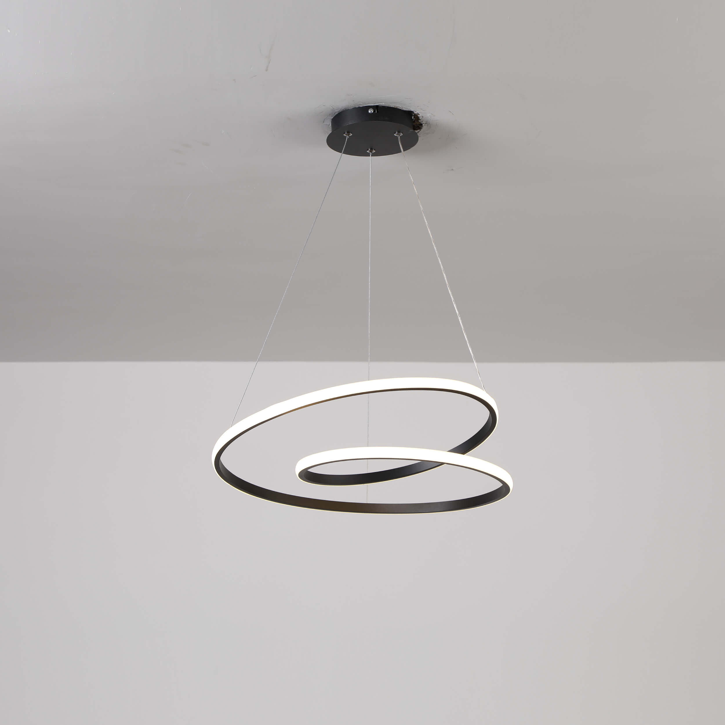 Sleek Modern Pendant Light with Intertwined Rings
